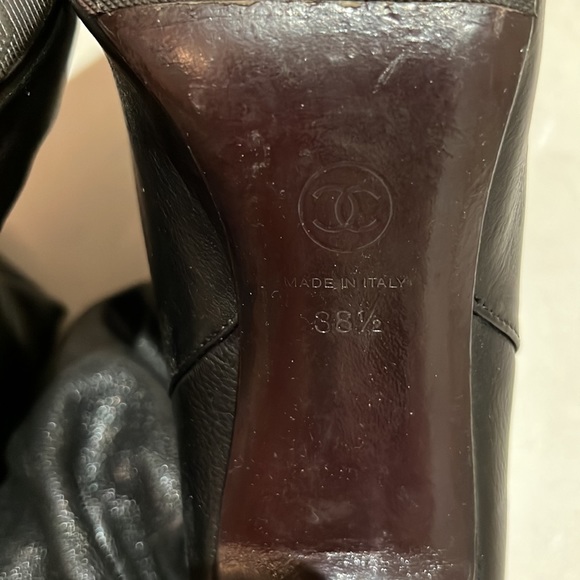 Stunning Chanel knee-high leather boots. - Picture 4 of 5
